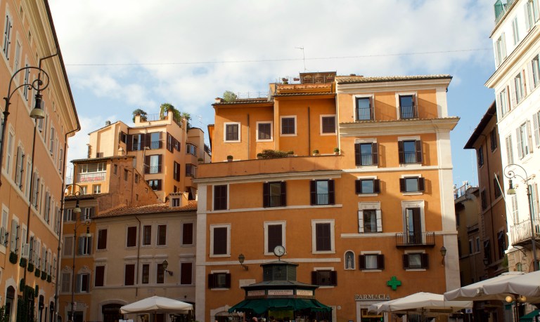 PIazza San Lorenzo in Lucina, Roma